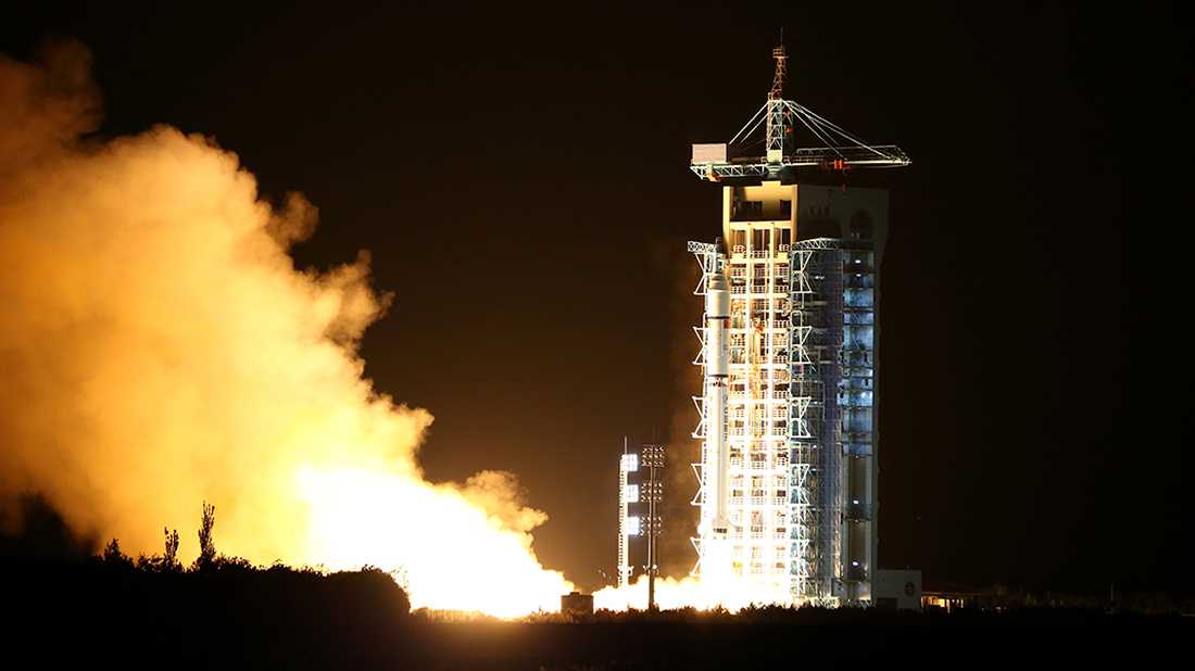 量子卫星墨子号在酒泉卫星发射中心成功升空。 （拍摄：Reuters/China Daily）