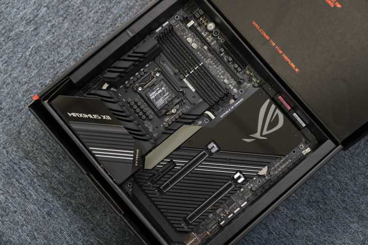 信仰败家再次升级！玩家国度 ROG MAXIMUS XII EXTREME 拆解评测