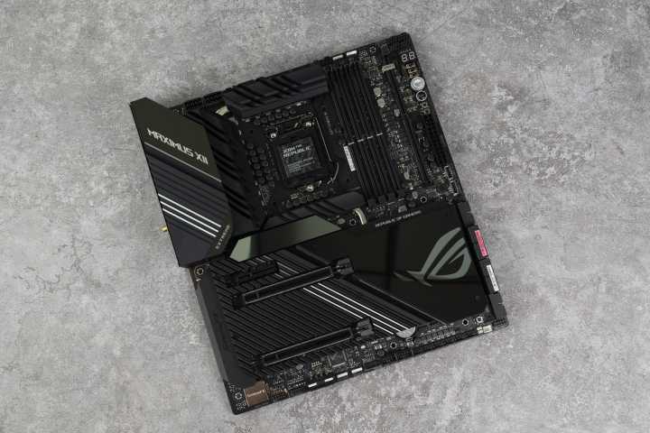 信仰败家再次升级！玩家国度 ROG MAXIMUS XII EXTREME 拆解评测