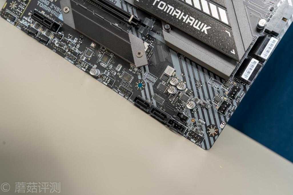 或是2000元以下的首选Z490主板微星MAG Z490 TOMAHAWK 战斧主板