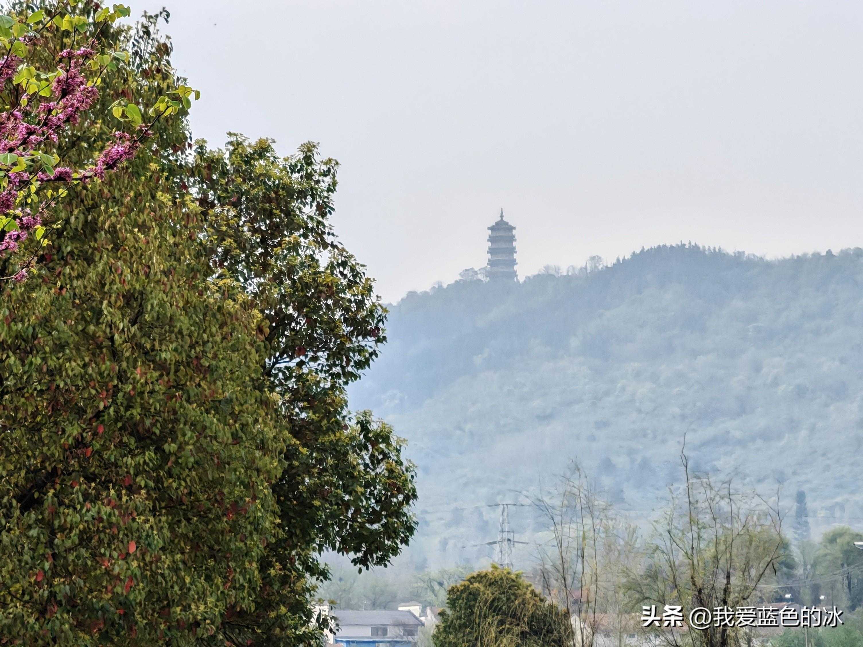 参观古隆中景区，最想弄清的是当年诸葛亮隐居地到底在哪里呢