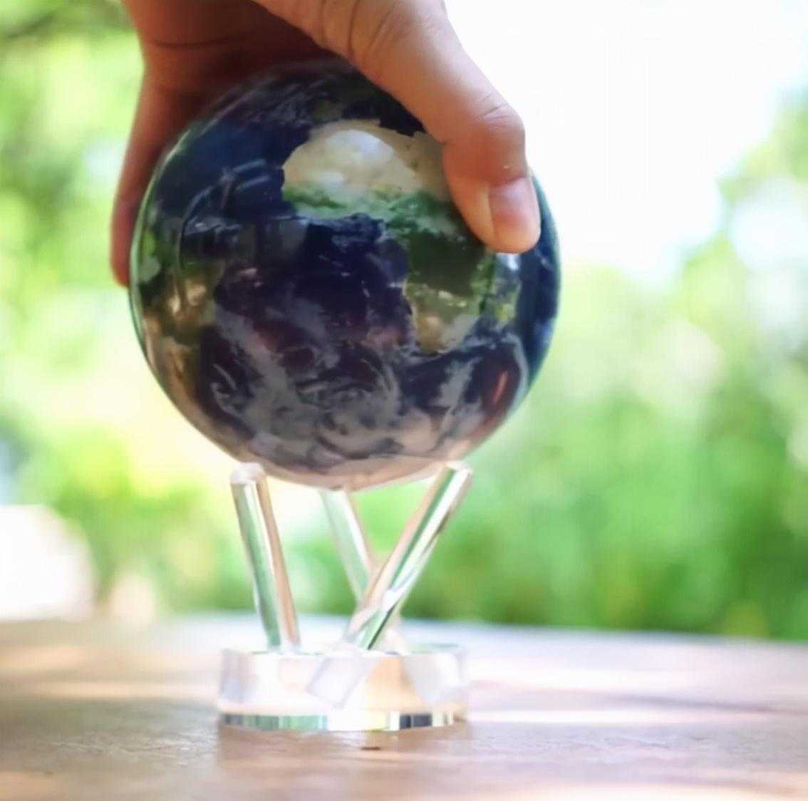 这不是普通的地球仪，它可以神奇的像地球一样自转