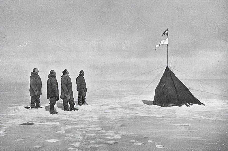 他是第一个踏上南极的摄影师，记录了那个勇敢探索南极的英雄时代