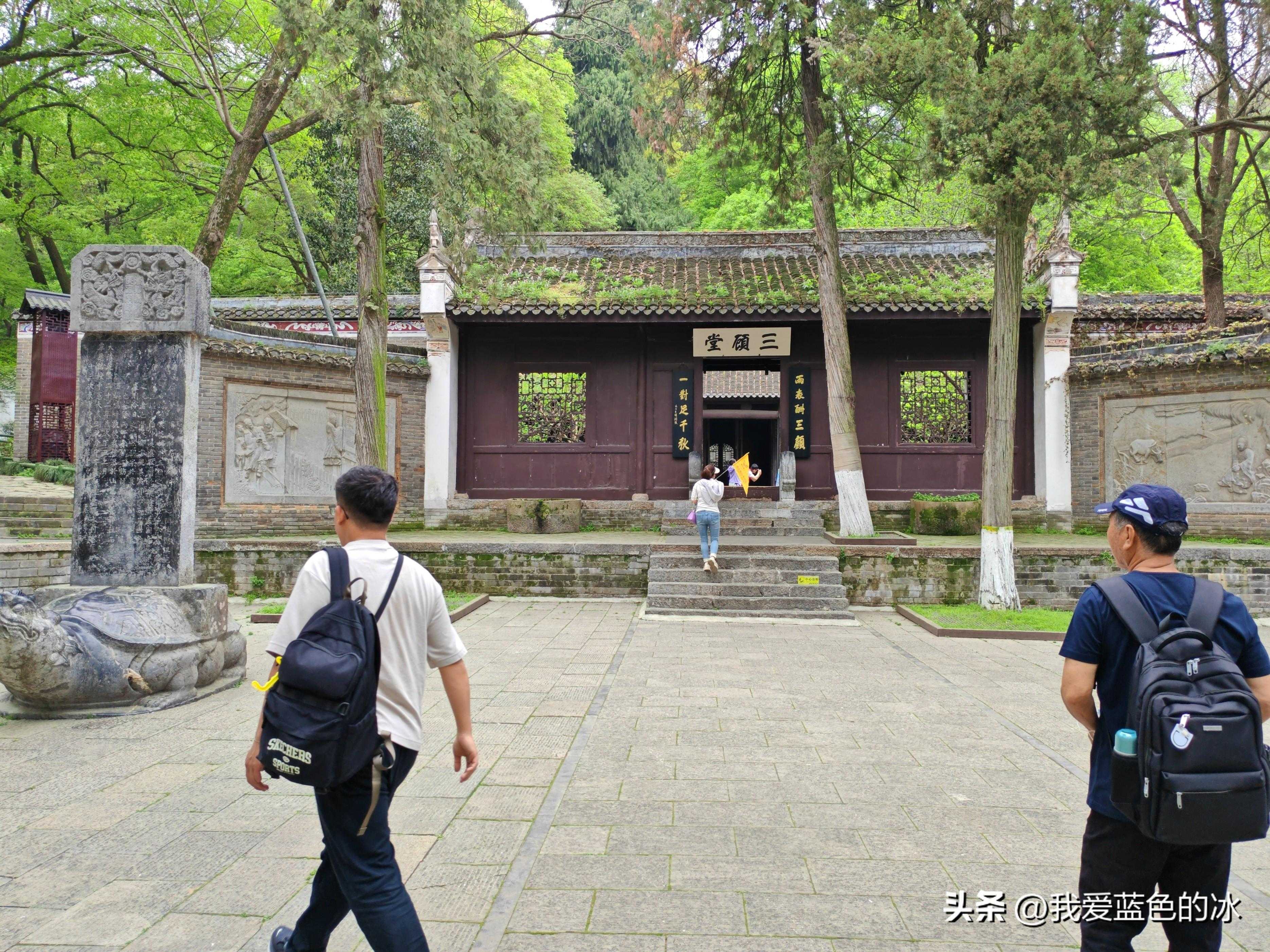 参观古隆中景区，最想弄清的是当年诸葛亮隐居地到底在哪里呢