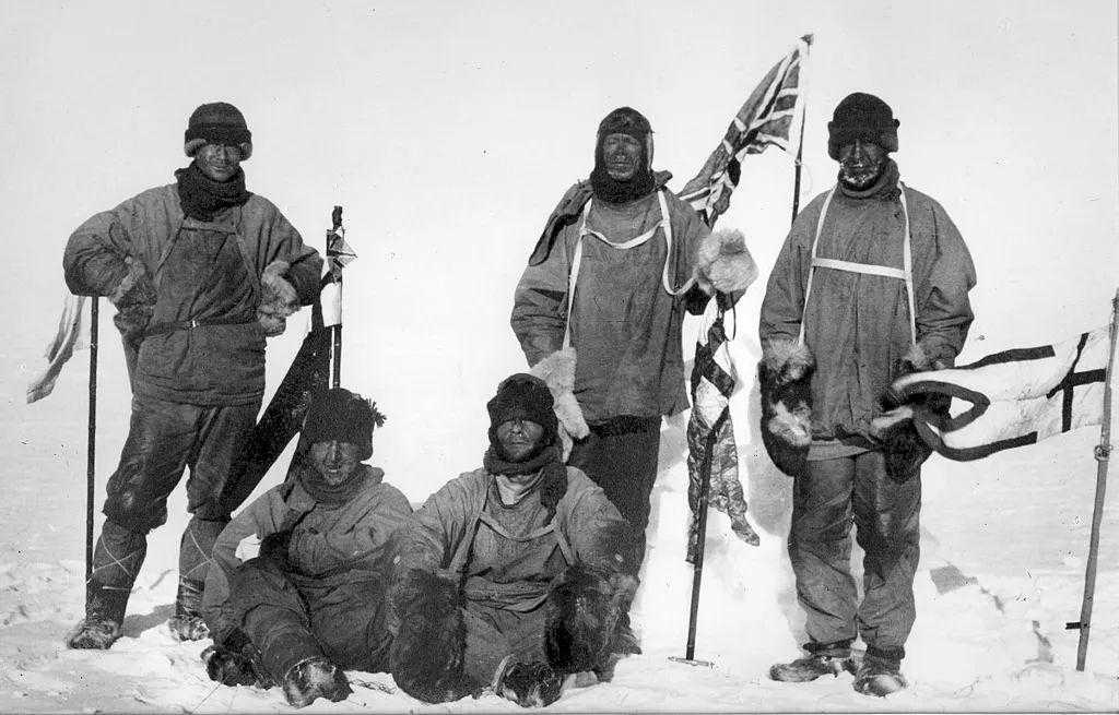 他是第一个踏上南极的摄影师，记录了那个勇敢探索南极的英雄时代