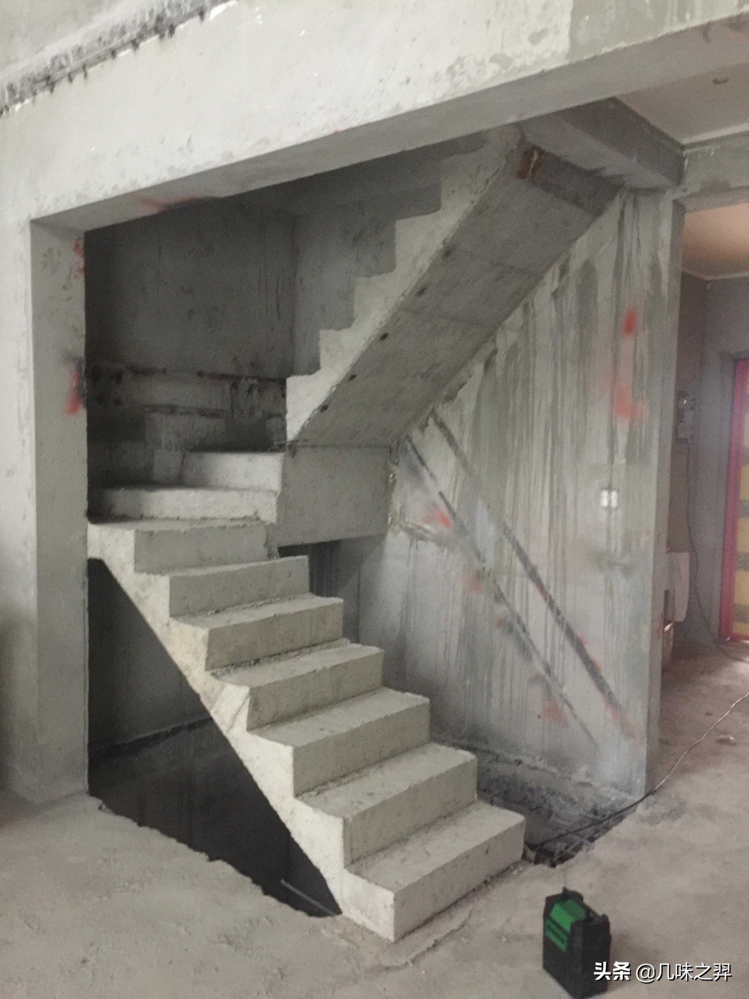 现浇楼梯和钢结构楼梯的基础有哪些细节是需要我们注意的？