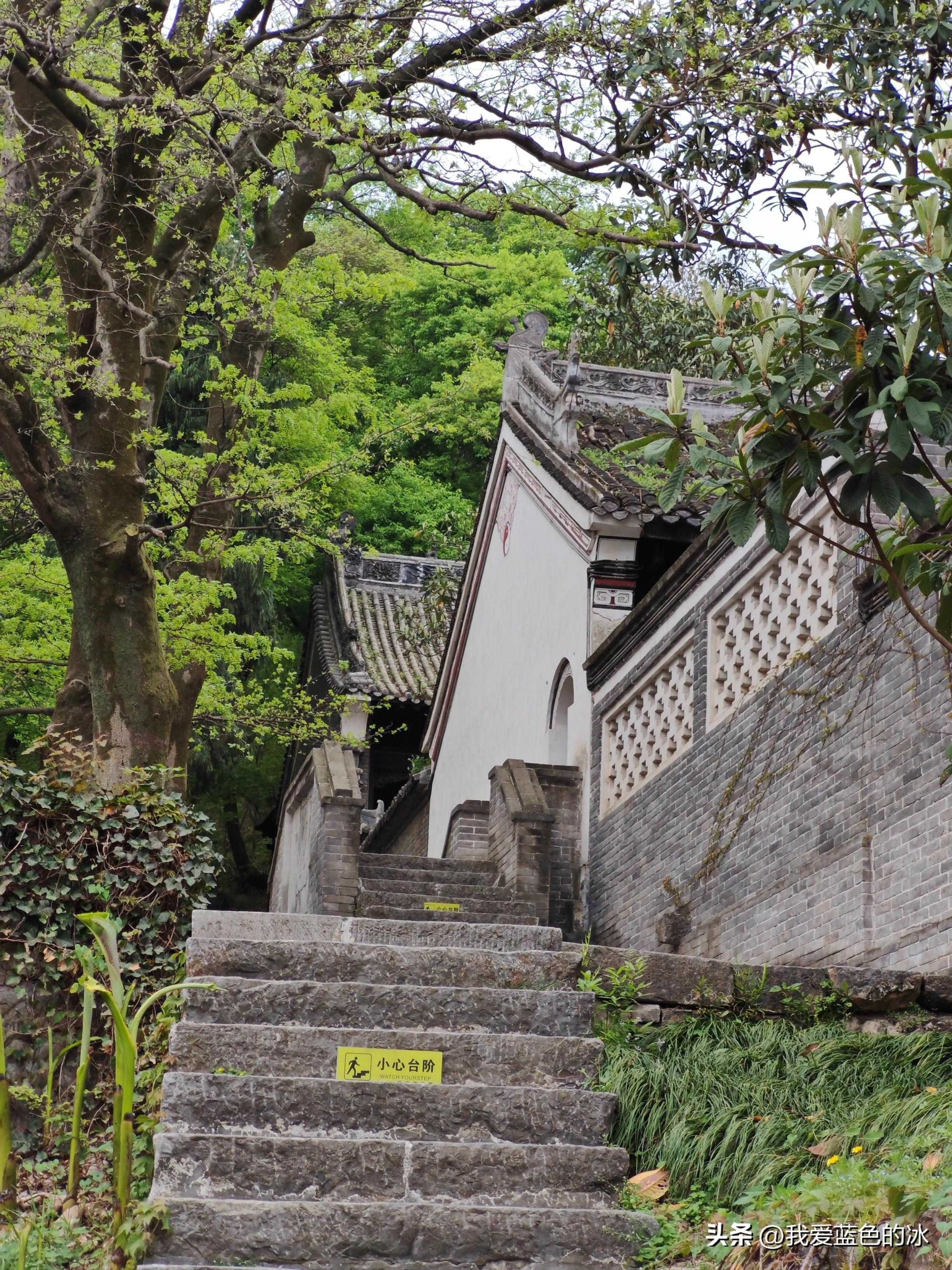 参观古隆中景区，最想弄清的是当年诸葛亮隐居地到底在哪里呢