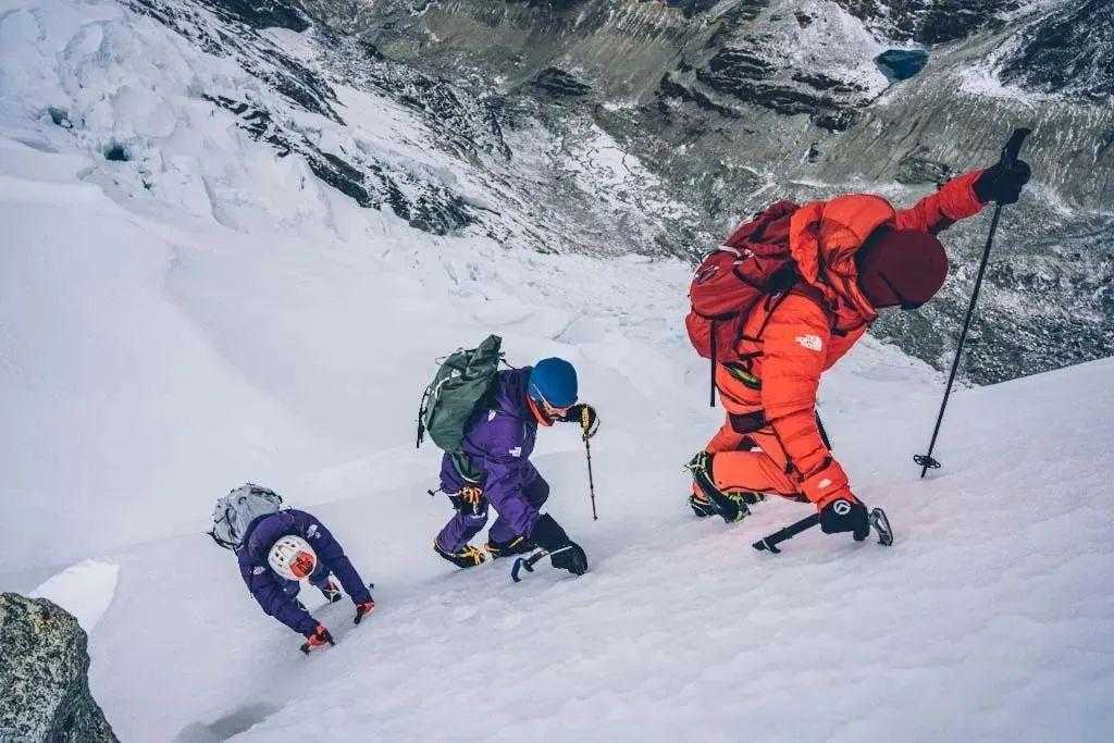 爬雪山的人，探索永不停止