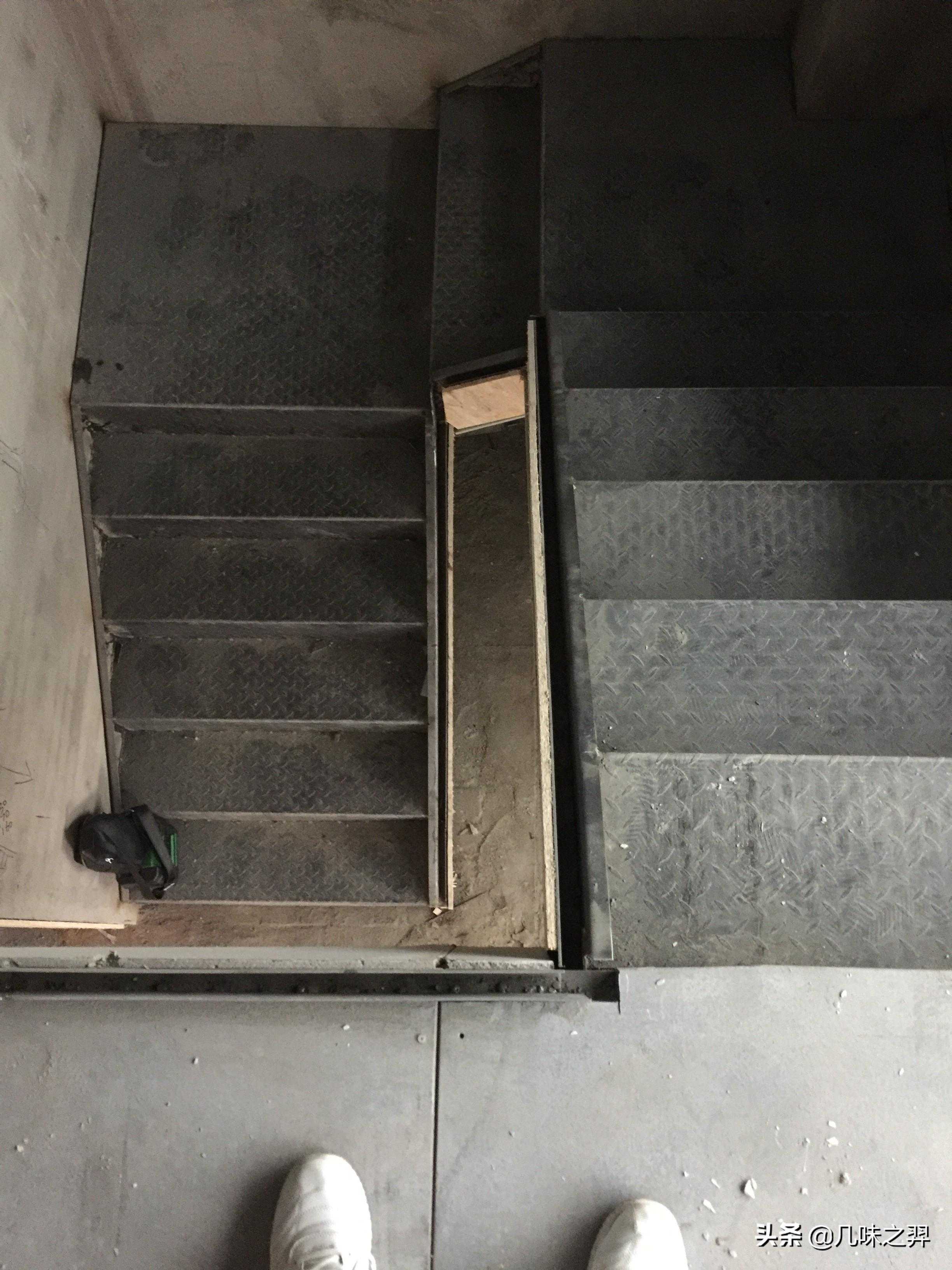 现浇楼梯和钢结构楼梯的基础有哪些细节是需要我们注意的？