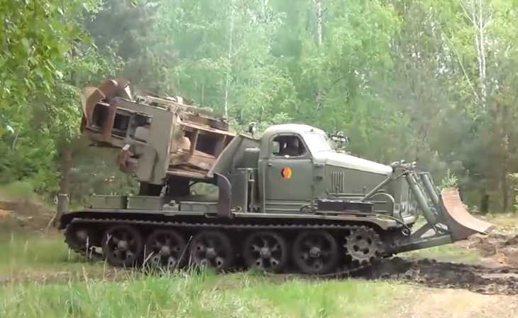 坦克底盘与老解放的融合体——苏联BTA工程车