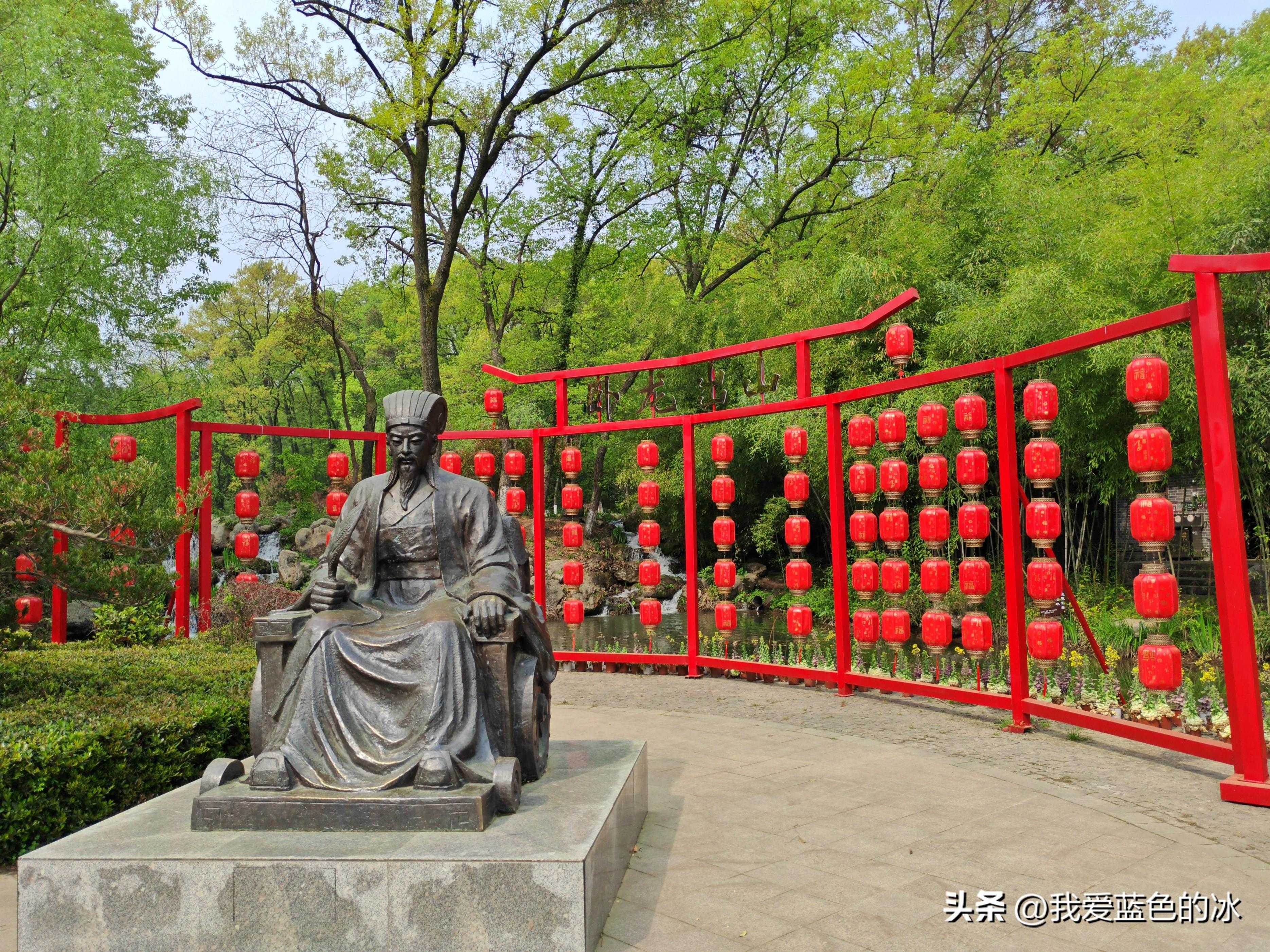 参观古隆中景区，最想弄清的是当年诸葛亮隐居地到底在哪里呢