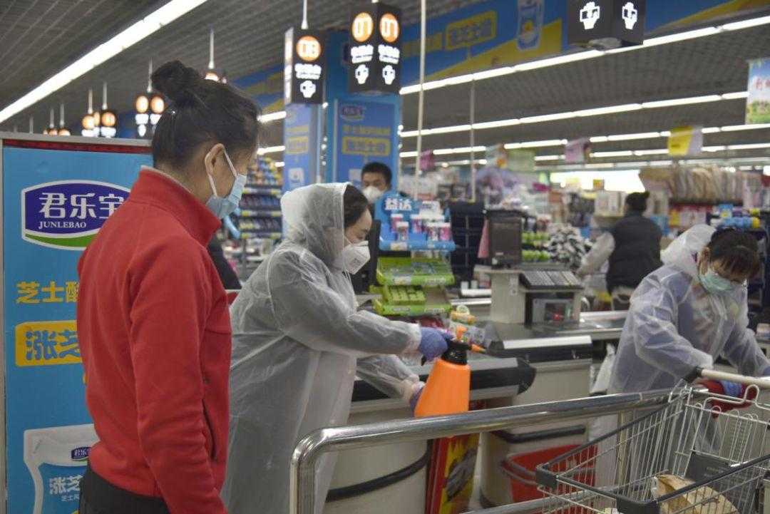 「战疫情」超市工作人员的一天